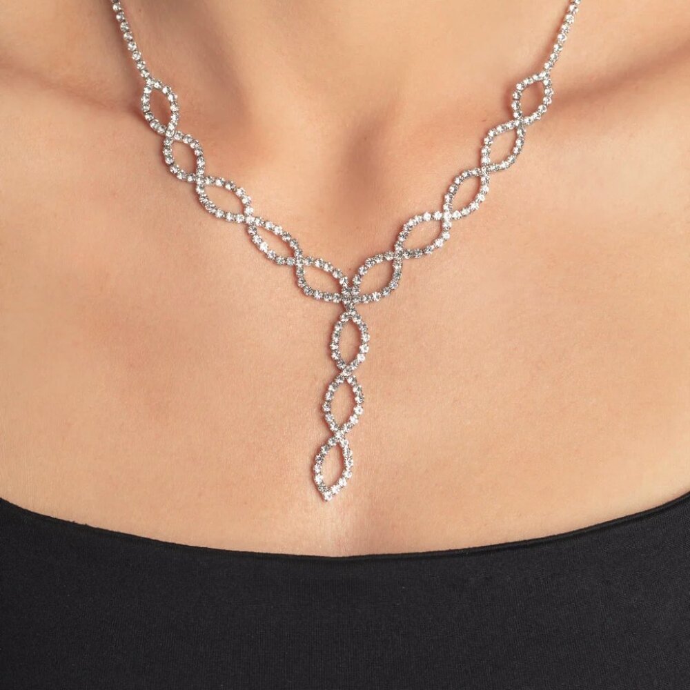 Paparazzi Jewelry Accessories - Infinitely Icy - White Necklace - Vintage